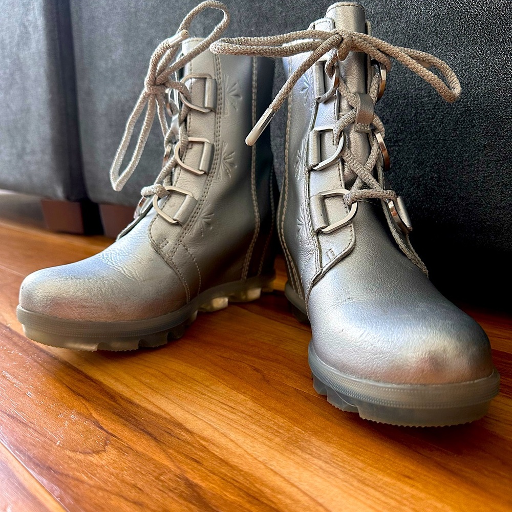 Sorel Frozen wedges - girls size 3